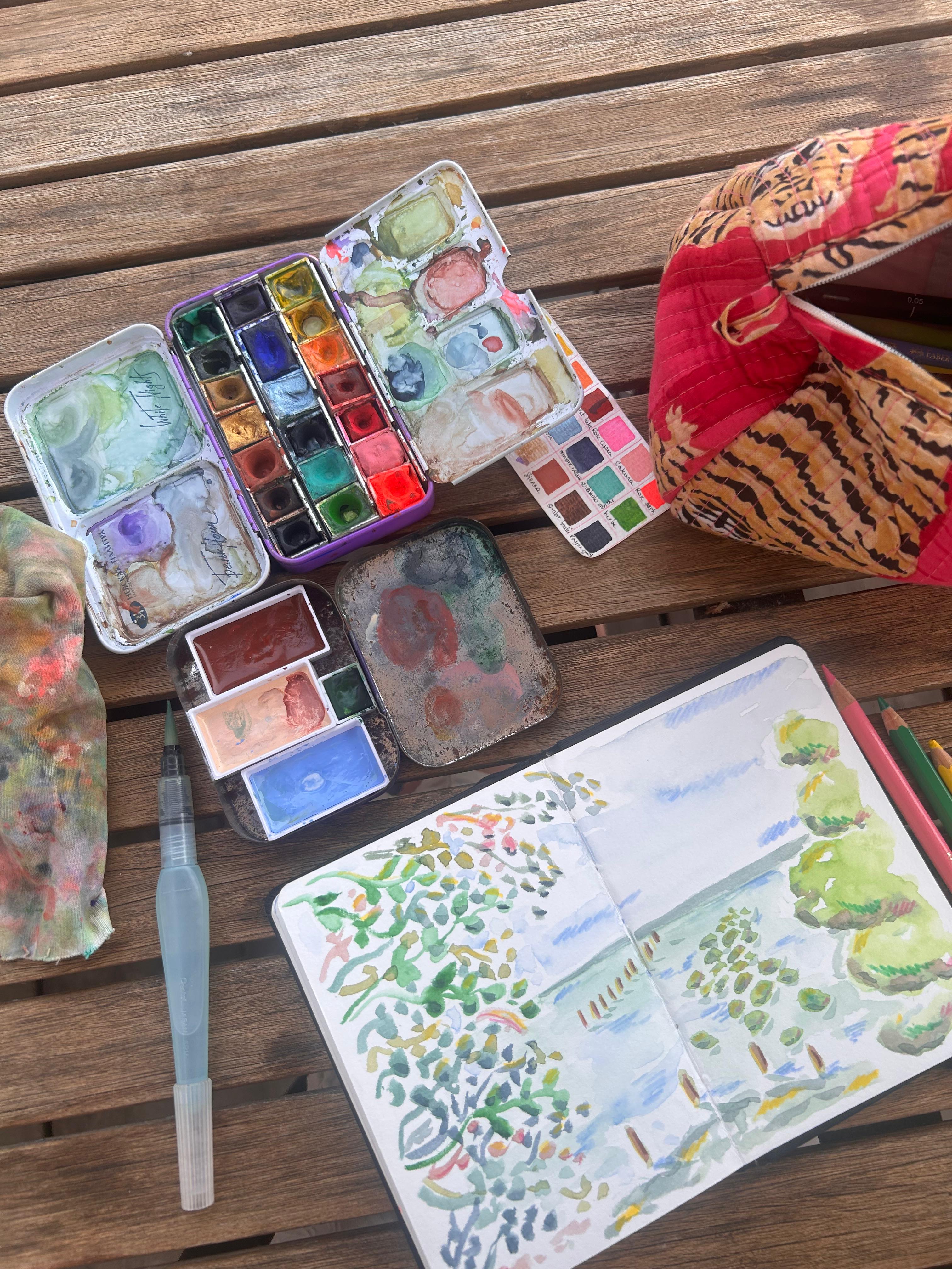 Carnets de croquis et palettes aquarelle en extérieur