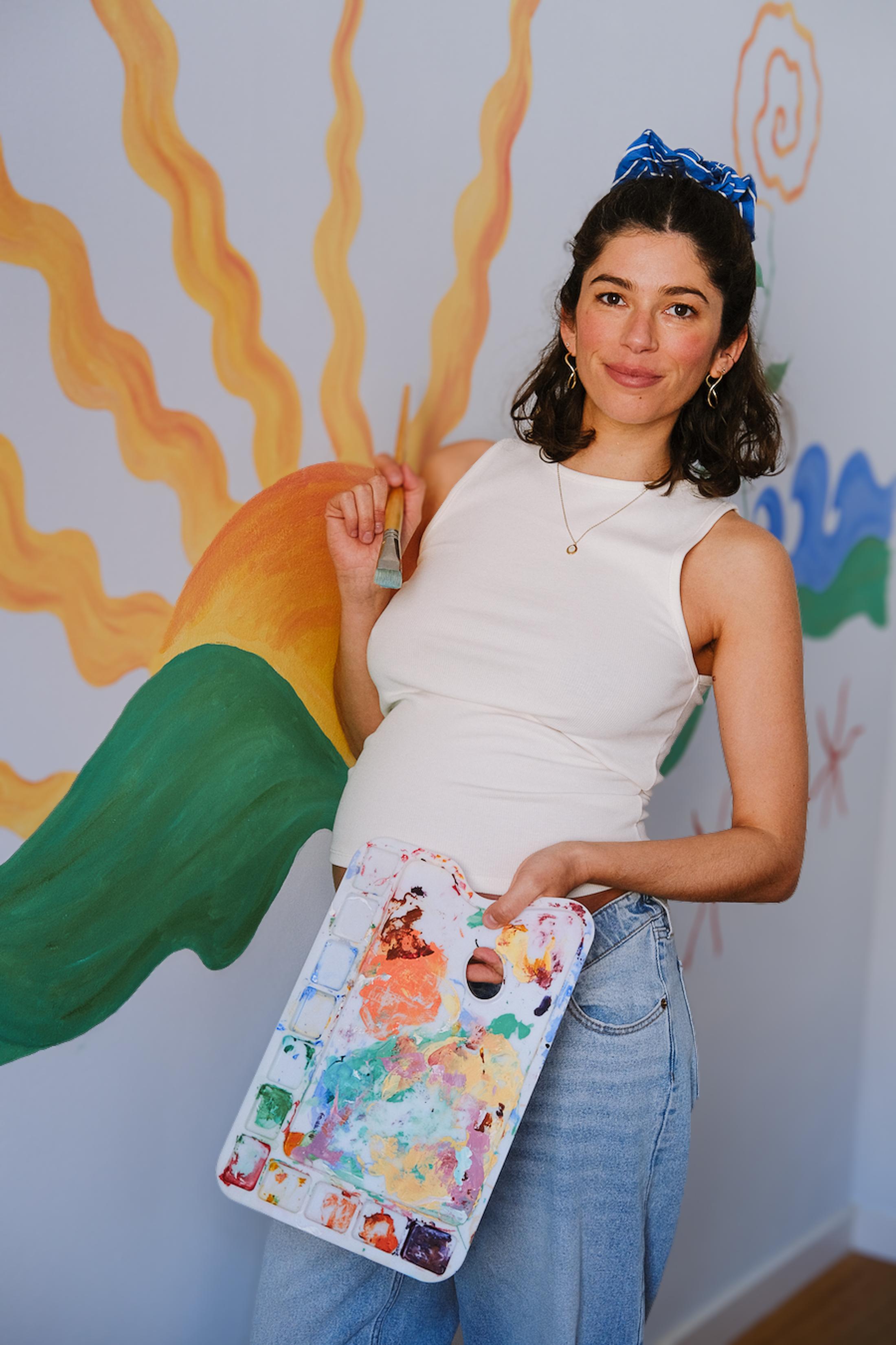 Hélène devant sa fresque murale